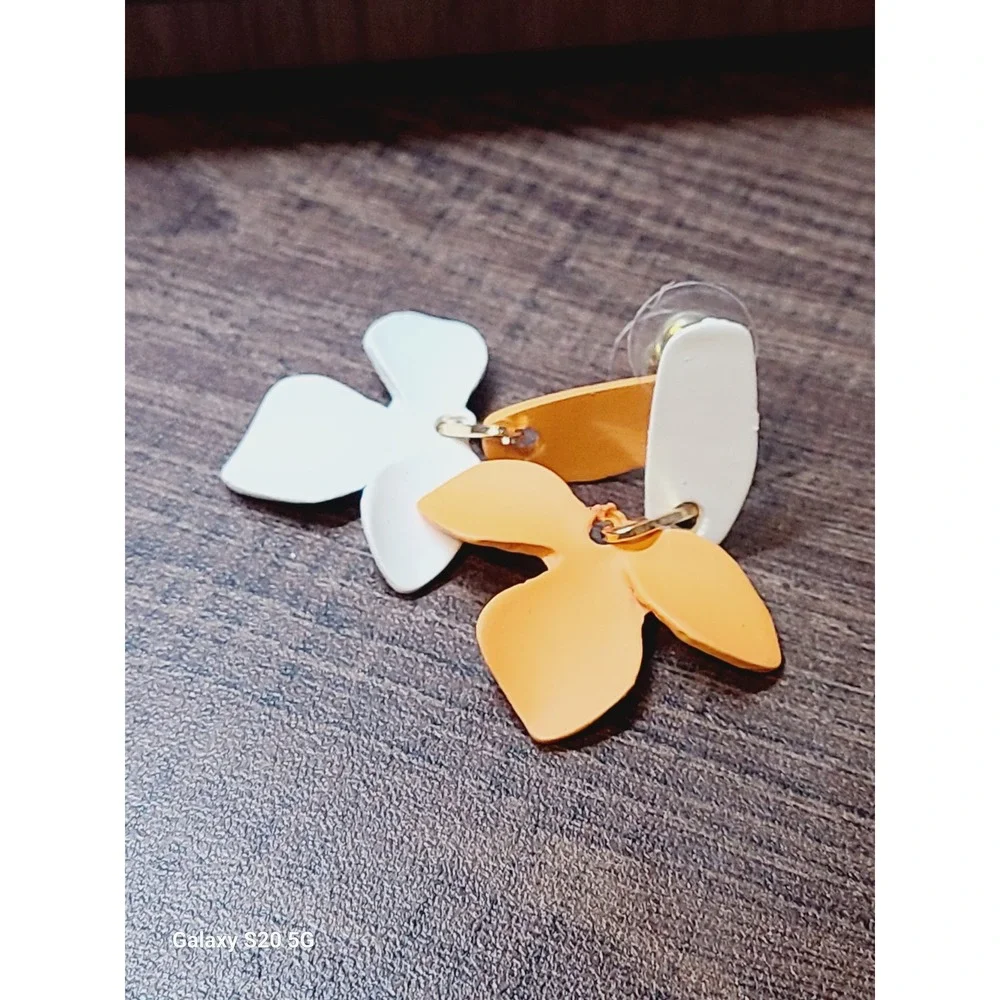Mismatched Orange White Floral Polymer Clay Drop Earrings Matte Flower‎ Dangle